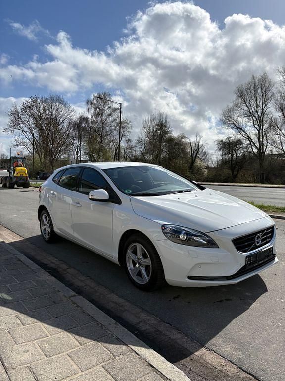 Gebraucht Volvo V40 Kinetic 150 PS (110 kW) 2012 Weiß Kleinwagen