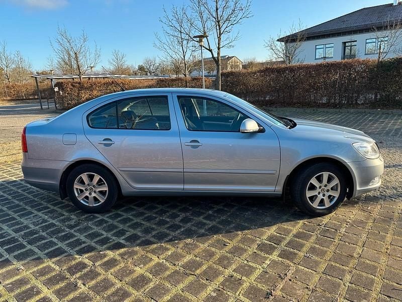 Gebraucht Skoda Octavia 160 PS (117 kW) 2009 Blau Limousine