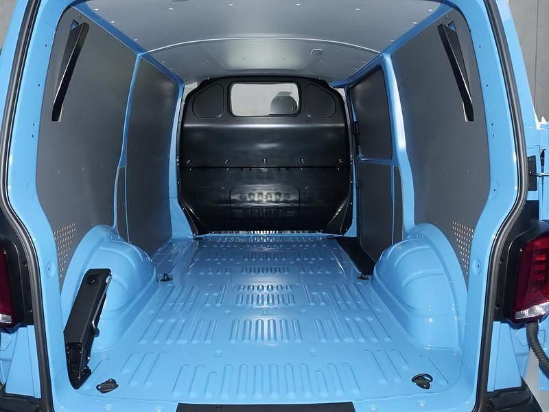 Second-hand VW Transporter 110 CP (80 kW) 2025 Albastru Van
