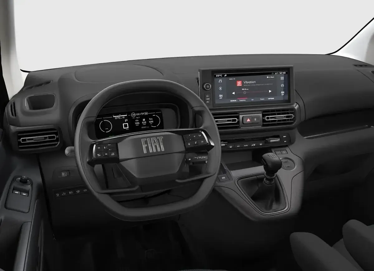 Neu Fiat Doblò 101 PS (74 kW) 2025 Cinema schwarz metallic Van / Kleinbus