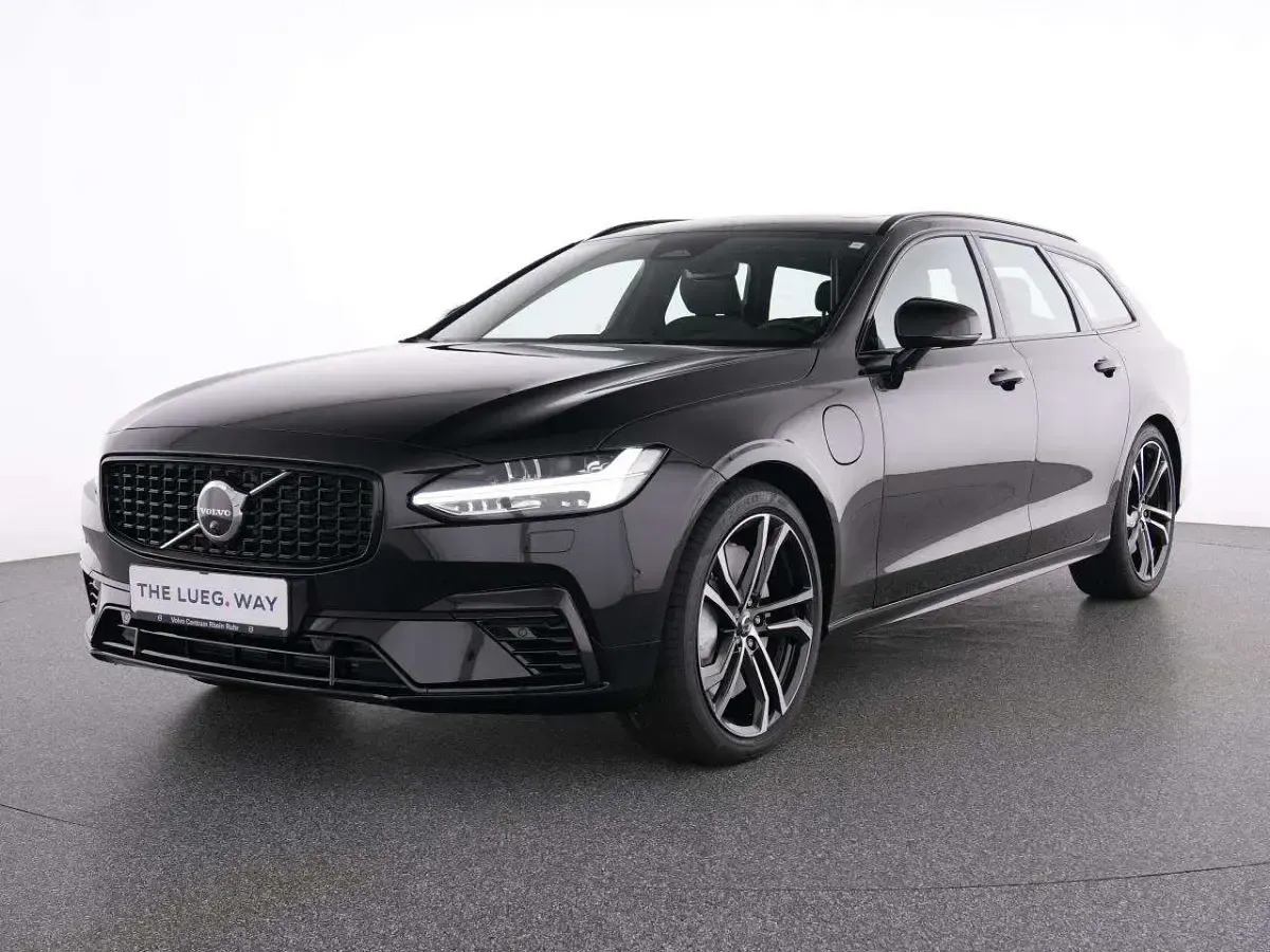 Second-hand Volvo V90 Ultra 455 CP (334 kW) 2025 Negru Break