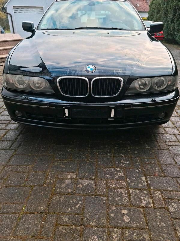 Gebraucht BMW 530 193 PS (141 kW) 2001 Schwarz Kombi