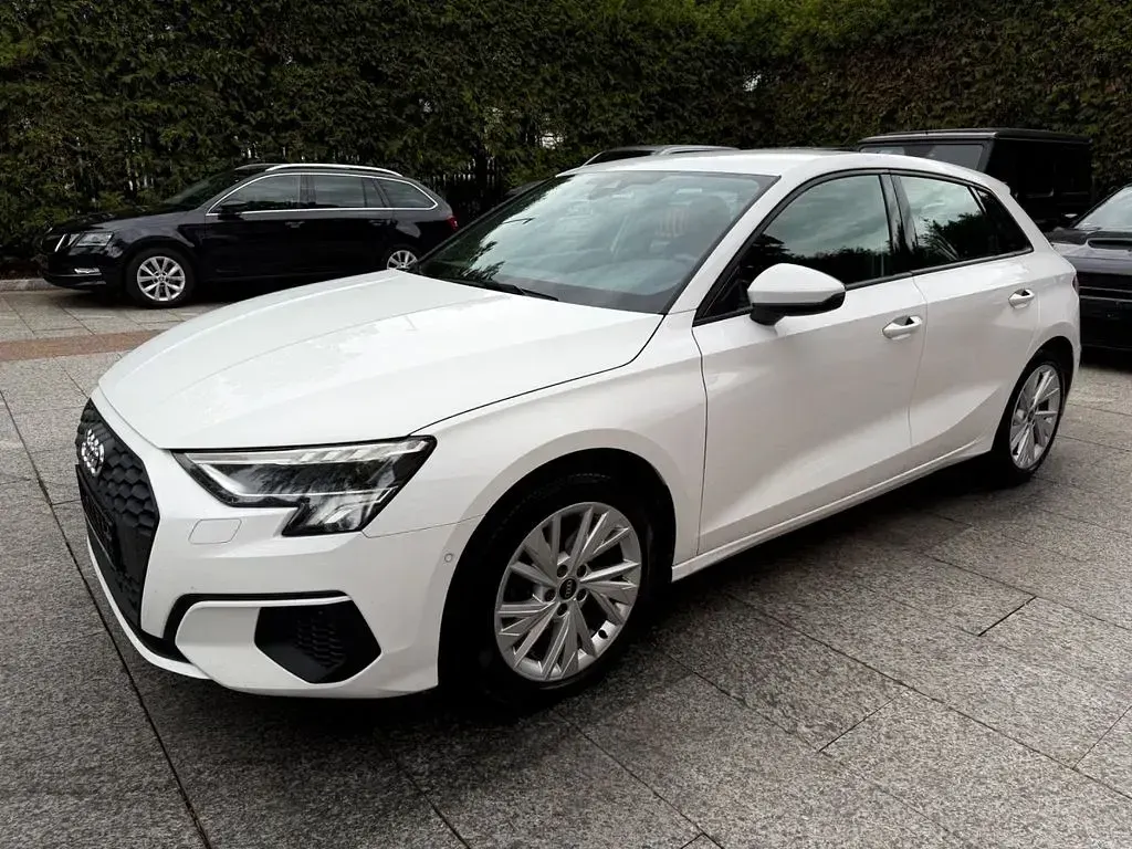 Gebraucht Audi A3 Sport 150 PS (110 kW) 2023 Weiß Limousine