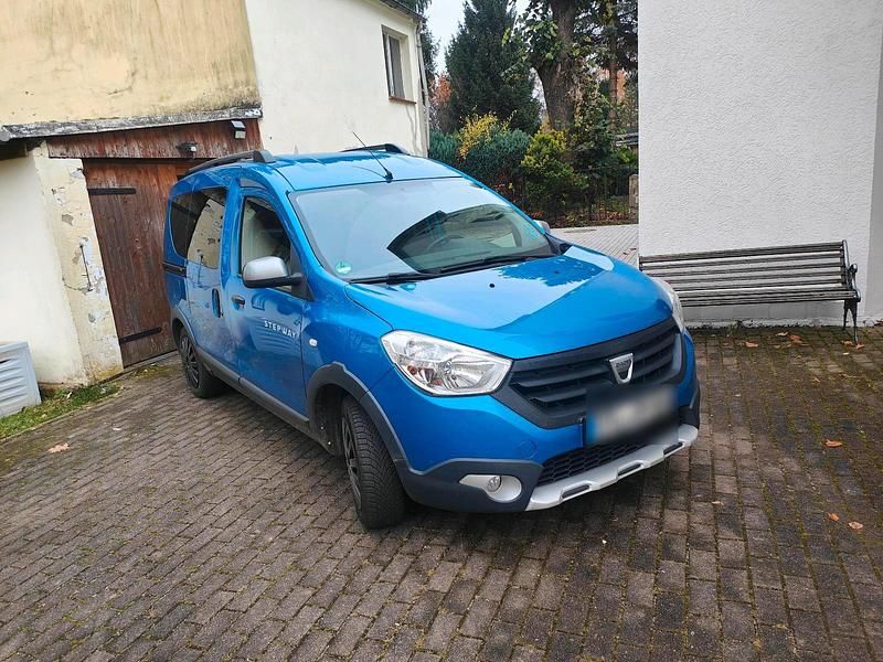 Blau Gebraucht 2016 Dacia Dokker Stepway Limousine | 7.500 € (Guter Preis) - Bild 1/4