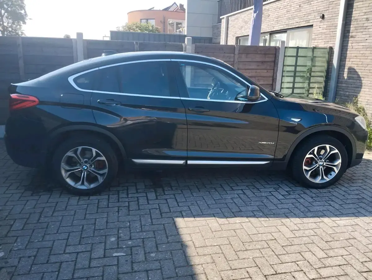 Gebraucht BMW X4 190 PS (139 kW) 2026 Schwarz SUV