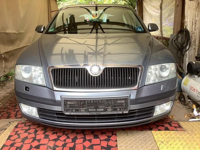 Grau Gebraucht 2006 Skoda Octavia Limousine | 3.100 € (Teuer) - Bild 1/4