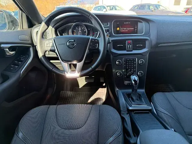 Gebraucht Volvo V40 CC Plus 152 PS (111 kW) 2019 Blau Kombi