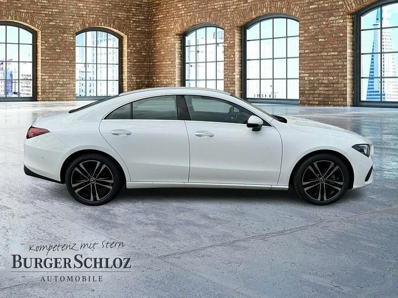 Gebraucht Mercedes CLA180 136 PS (100 kW) 2024 Unilack polarweiß Limousine
