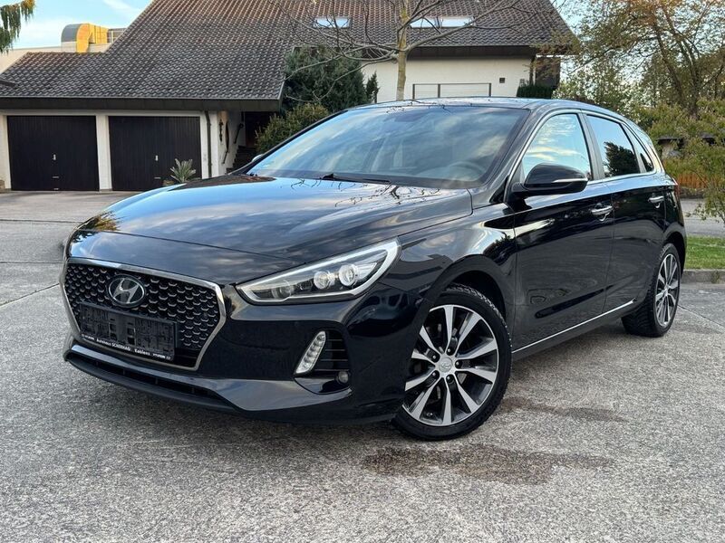 Schwarz Gebraucht 2017 Hyundai i30 Premium Limousine | 7.990 € - Bild 1/4
