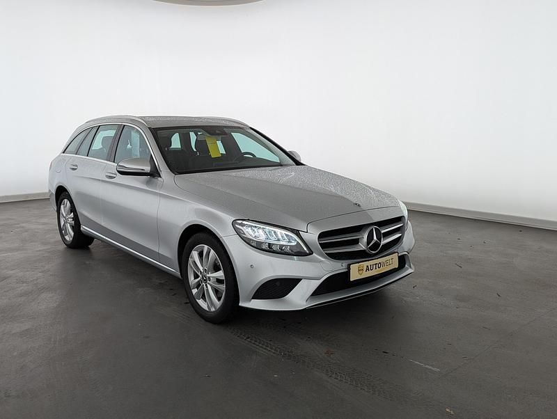 Gebraucht Mercedes C220 Avantgarde 194 PS (142 kW) 2019 Iridiumsilber Limousine