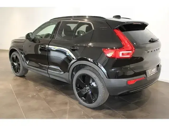 Neu Volvo XC40 Plus 197 PS (144 kW) 2025 Schwarz SUV