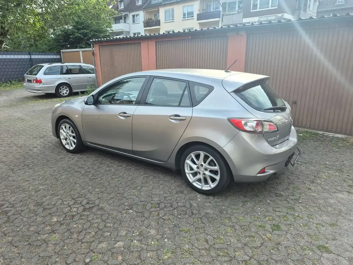 Gebraucht Mazda 3 Edition 105 PS (77 kW) 2012 Plutossilber metallic Kleinwagen