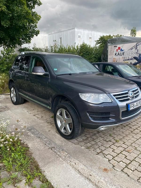 Grau Gebraucht 2007 VW Touareg SUV | 8.999 € (Etwas zu teuer) - Bild 1/4