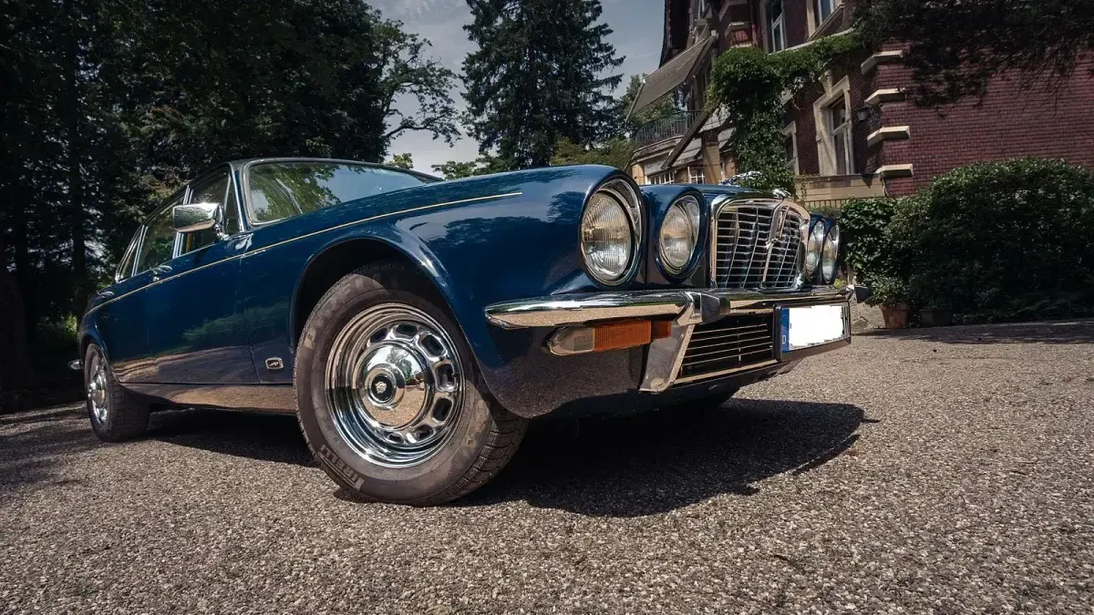 Gebraucht Jaguar XJ12 295 PS (216 kW) 1986 Blau Limousine
