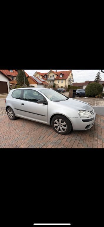 Silber Gebraucht 2006 VW Golf V Trendline Limousine | 2.400 € (Etwas zu teuer) - Bild 1/4