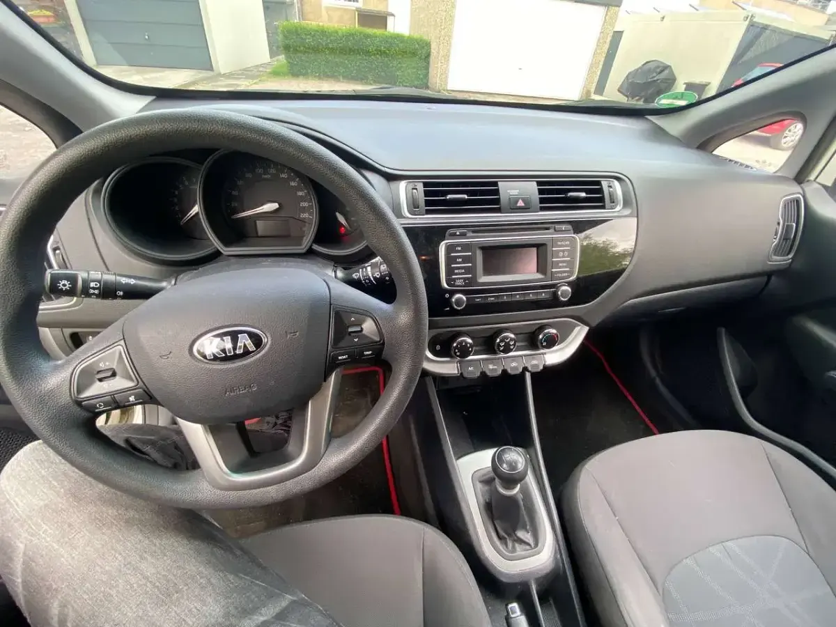 Gebraucht Kia Rio Start 84 PS (61 kW) 2014 Weiß Limousine