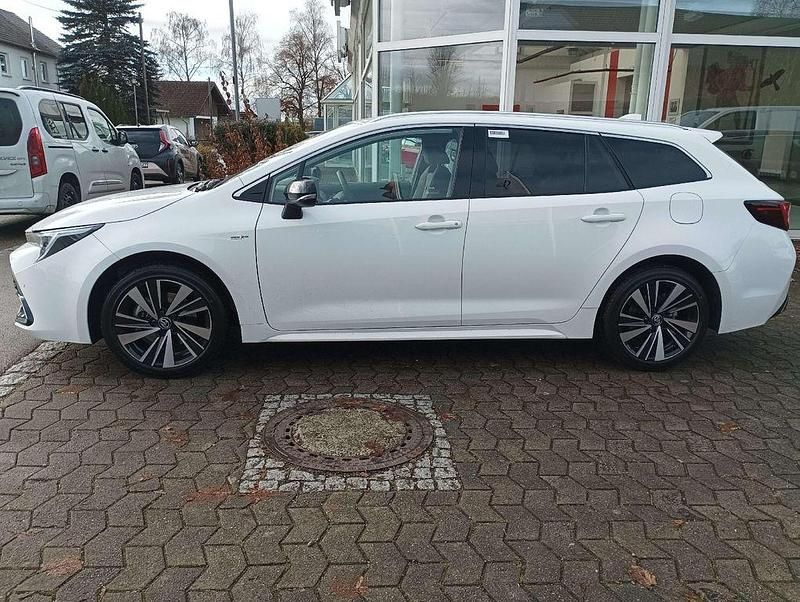 Neu Toyota Corolla 178 PS (130 kW) 2025 Weiß Kombi