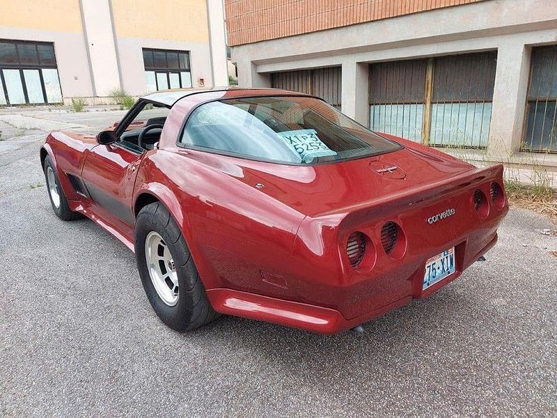 Rot Gebraucht 1981 Corvette C3 | 26.000 € - Bild 1/4