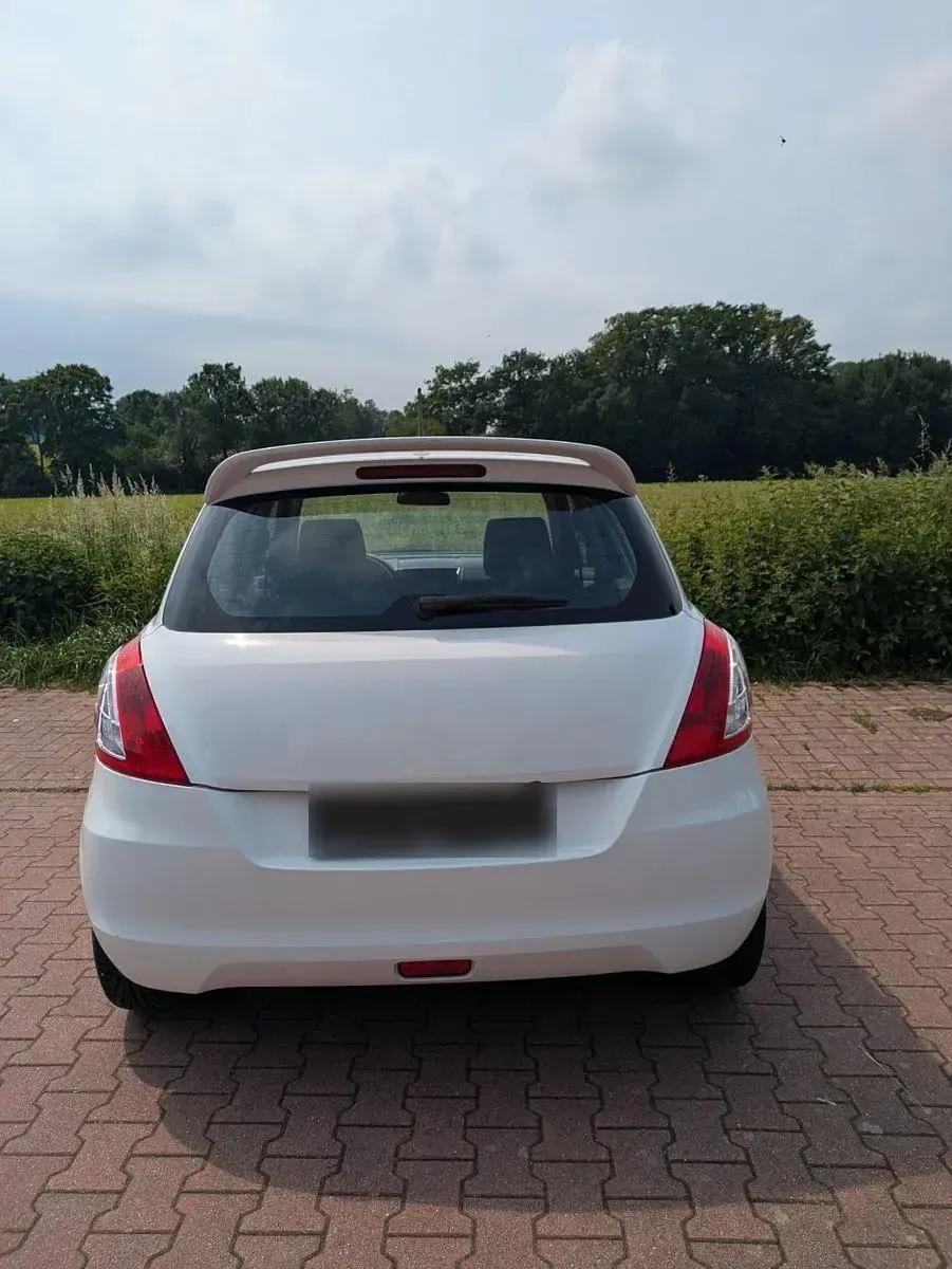 Gebraucht Suzuki Swift 94 PS (69 kW) 2012 Weiß Kleinwagen