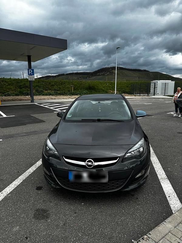 Gebraucht Opel Astra 140 PS (102 kW) 2014 Grau Kleinwagen