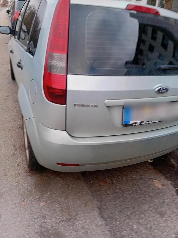 Gebraucht Ford Fiesta 69 PS (50 kW) 2004 Grün Kleinwagen