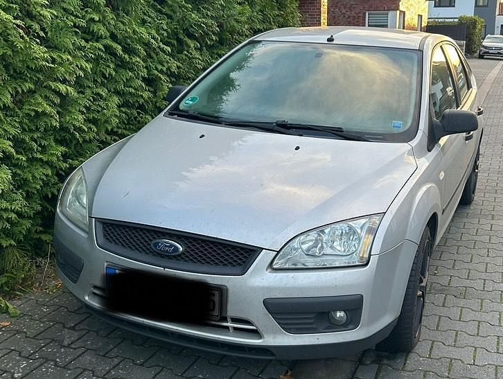 Silber Gebraucht 2005 Ford Focus Limousine | 700 € (Superpreis) - Bild 1/4
