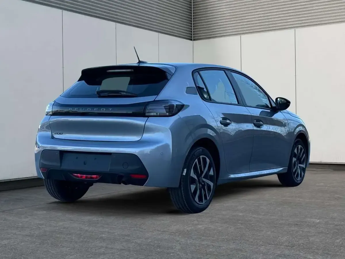 Neu Peugeot 208 Style 101 PS (74 kW) 2026 Grau Kleinwagen