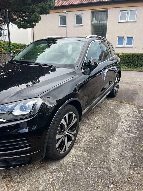 Schwarz Gebraucht 2012 VW Touareg Edition SUV | 18.000 € (Fairer Preis) - Bild 1/4