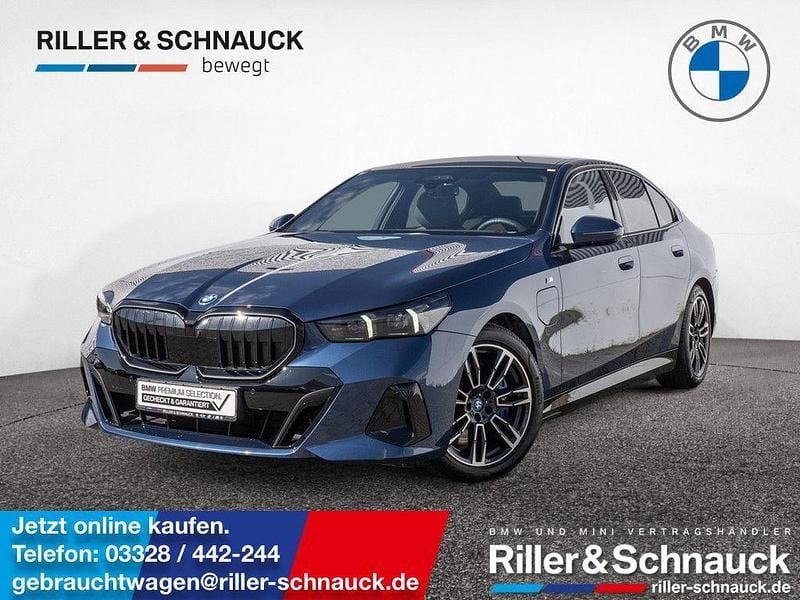 Phytonicblau Gebraucht 2024 BMW 550e M Sport Limousine | 78.950 € (Fairer Preis) - Bild 1/4