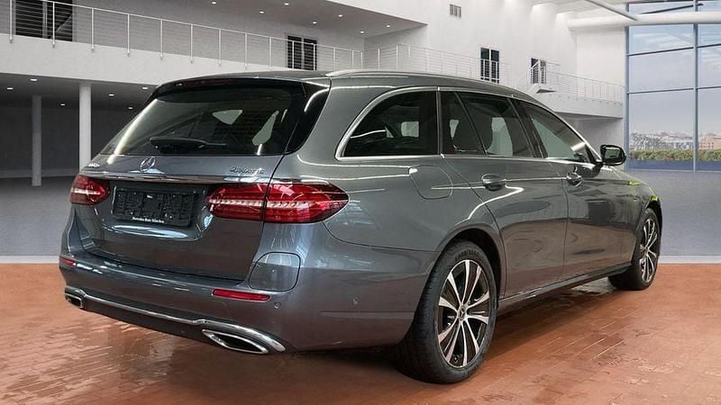 Gebraucht Mercedes E300 306 PS (225 kW) 2022 Grau Limousine