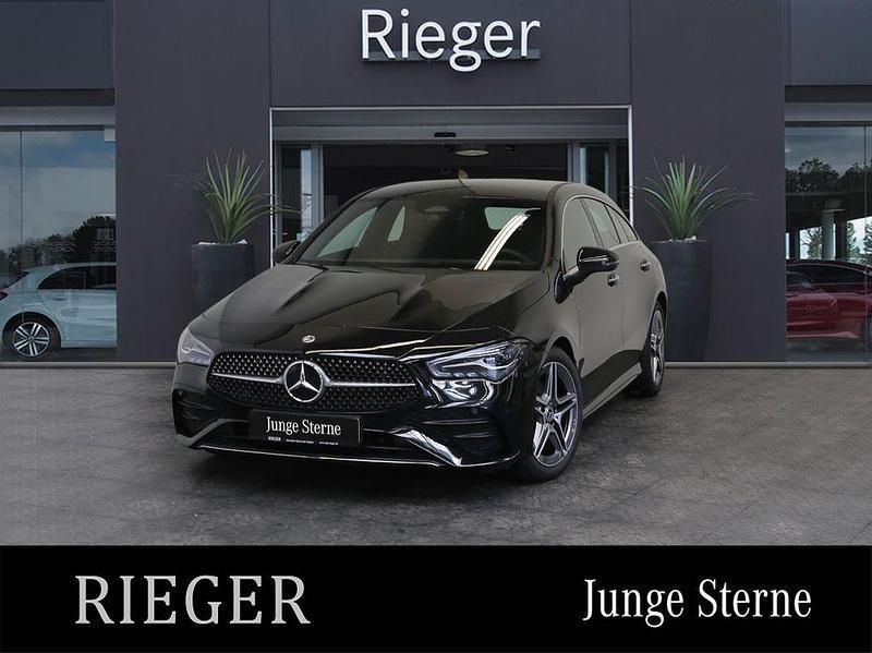 Black metallic Gebraucht 2024 Mercedes CLA180 Shooting Brake AMG Kombi | 32.289 € (Fairer Preis) - Bild 1/4