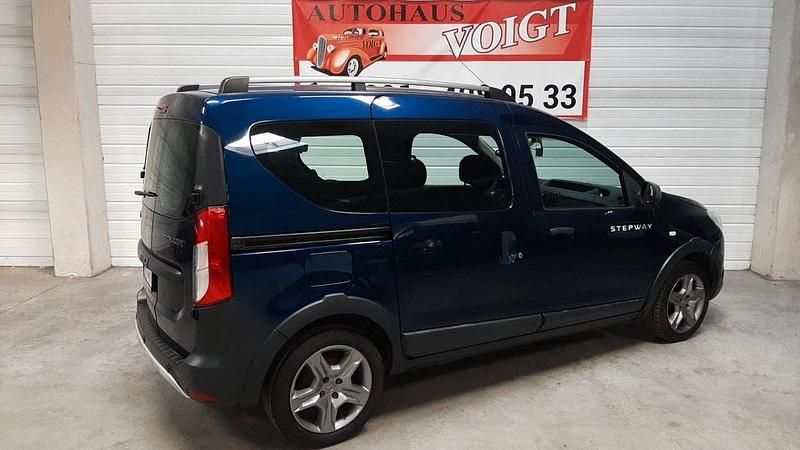 Gebraucht Dacia Dokker Celebration 116 PS (85 kW) 2017 Blau Van / Kleinbus