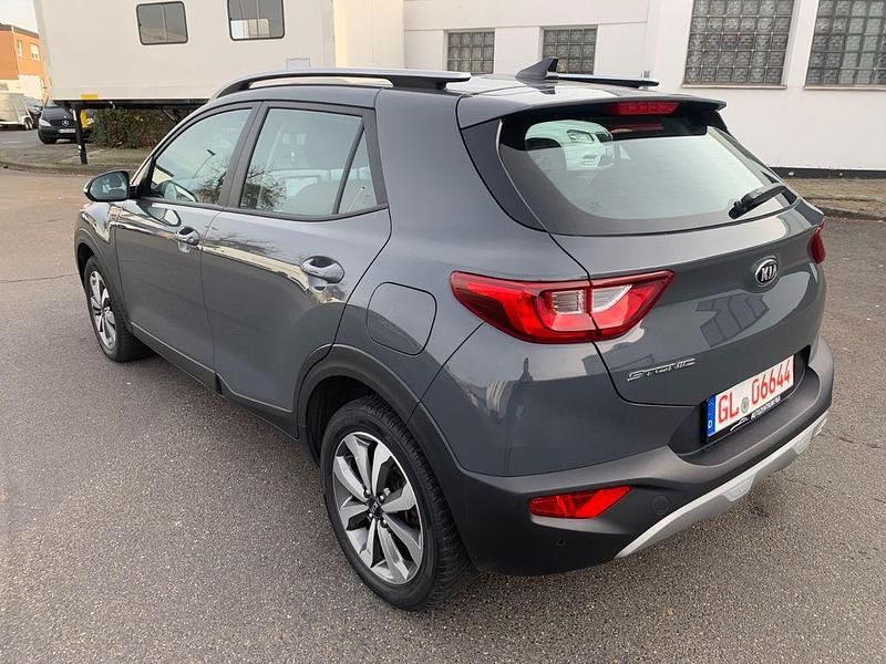Gebraucht Kia Stonic Vision 84 PS (61 kW) 2021 Grau SUV
