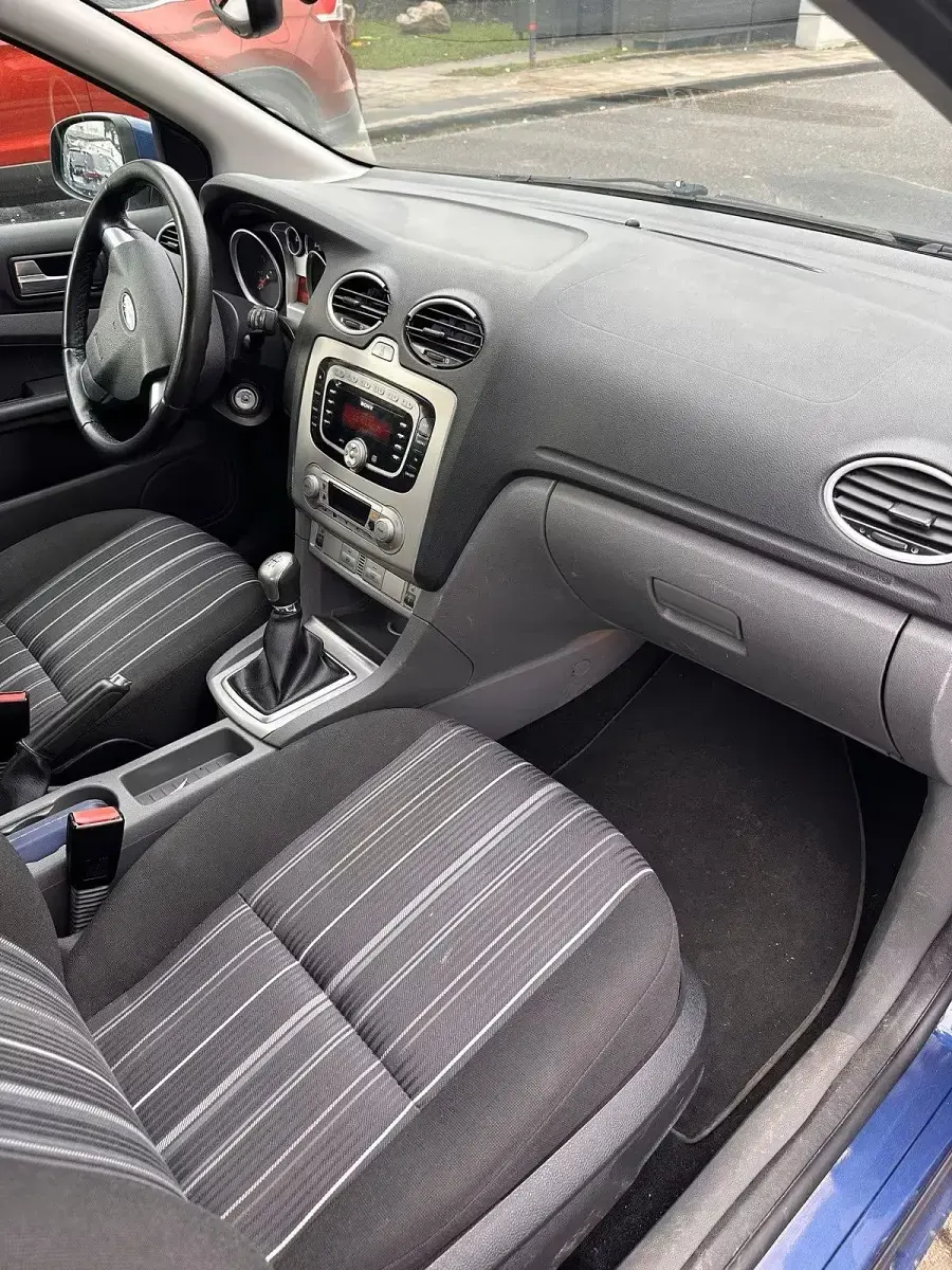 Second-hand Ford Focus 101 CP (74 kW) 2018 Albastru Hatchback