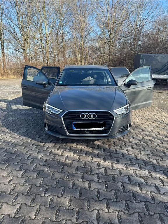 Gebraucht Audi A3 Sport 150 PS (110 kW) 2018 Grau Limousine