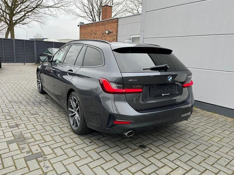 Gebraucht BMW 330 Sport Line 286 PS (210 kW) 2021 Grau Kombi