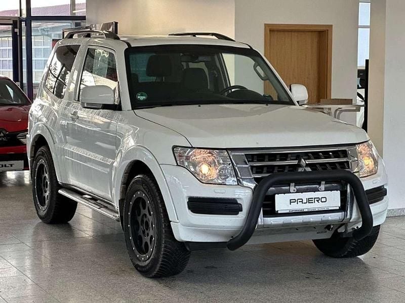 Gebraucht Mitsubishi Pajero Edition 190 PS (139 kW) 2018 Andenweiß SUV