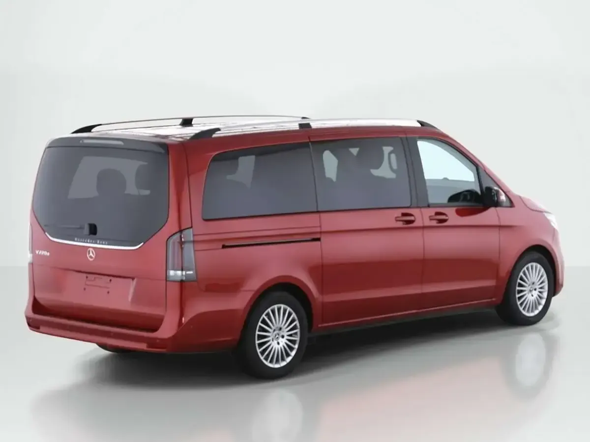 Gebraucht Mercedes V220 Style 163 PS (119 kW) 2025 Rot Van / Kleinbus