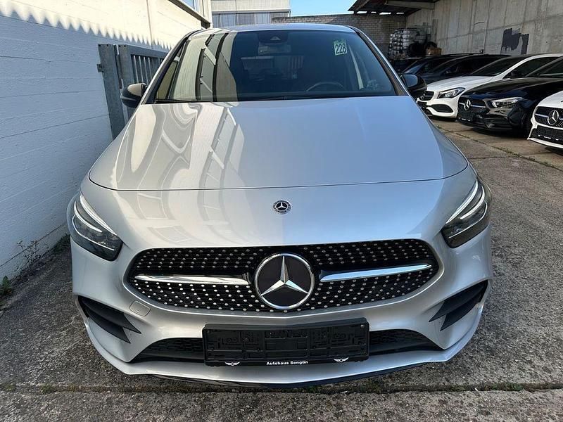 Silber Gebraucht 2021 Mercedes B180 AMG Van / Kleinbus | 21.980 € (Etwas zu teuer) - Bild 1/4