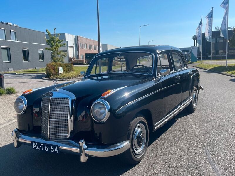 Schwarz Gebraucht 1955 Mercedes W180 Limousine | 24.950 € - Bild 1/4