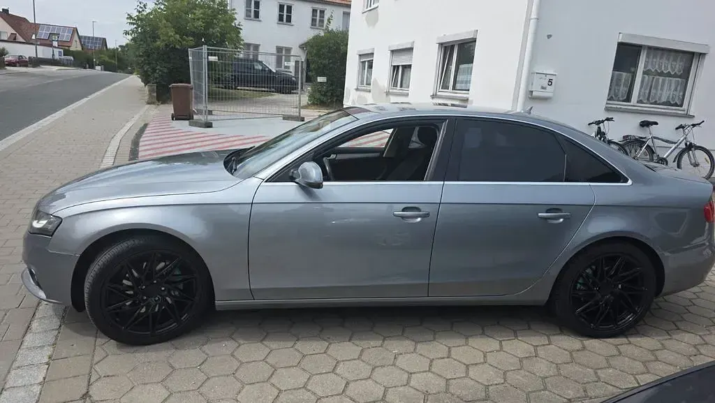 Gebraucht Audi A4 Attraction 190 PS (139 kW) 2011 Grau Limousine