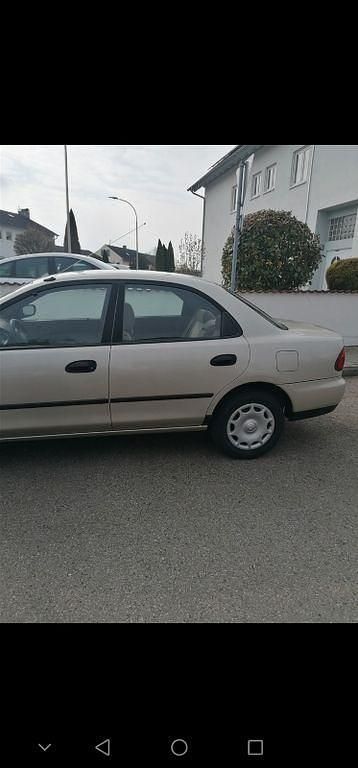 Gebraucht Mazda 323S 88 PS (64 kW) 1996 Beige Limousine