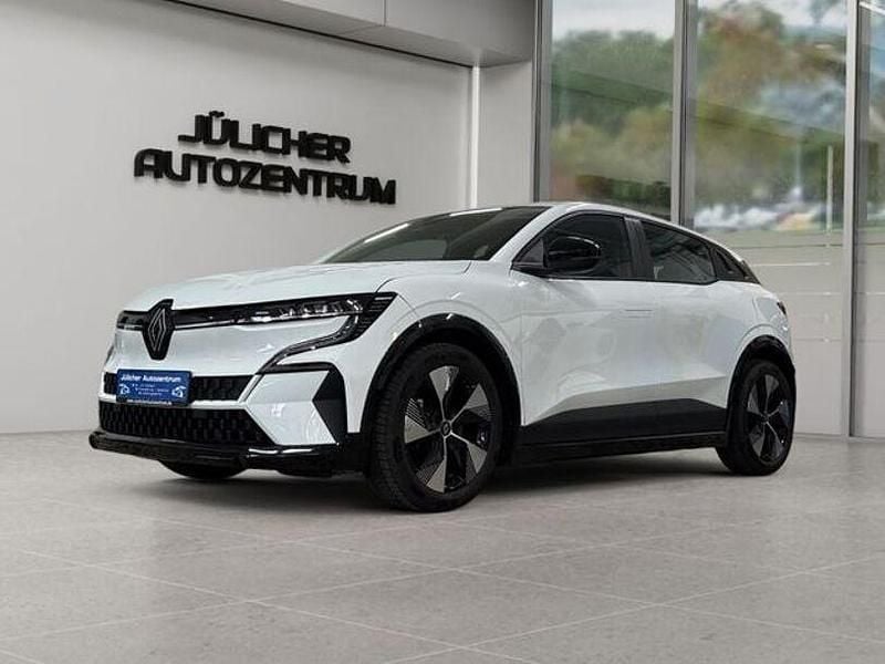Gebraucht Renault Megane E-Tech Iconic 160 kW (218 PS) 2024 Weiß Limousine