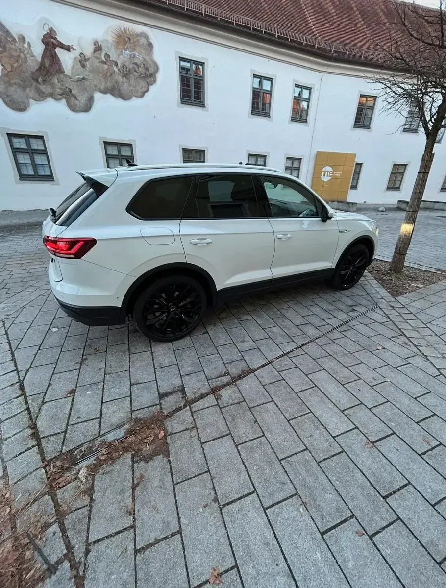 Gebraucht VW Touareg 231 PS (169 kW) 2019 Weiß SUV