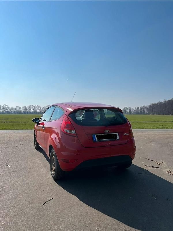 Gebraucht Ford Fiesta 60 PS (44 kW) 2009 Rot Kleinwagen
