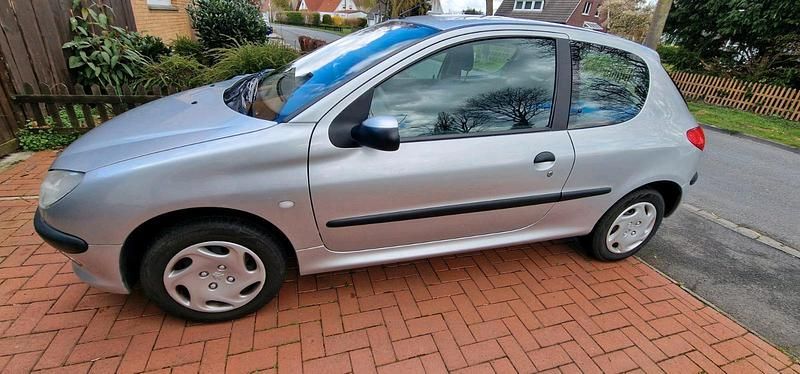 Gebraucht Peugeot 206 75 PS (55 kW) 2002 Grau Kleinwagen