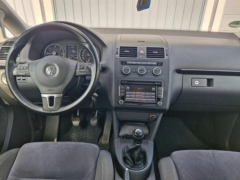 Gebraucht VW Touran Highline 140 PS (102 kW) 2013 Weiß Van / Kleinbus