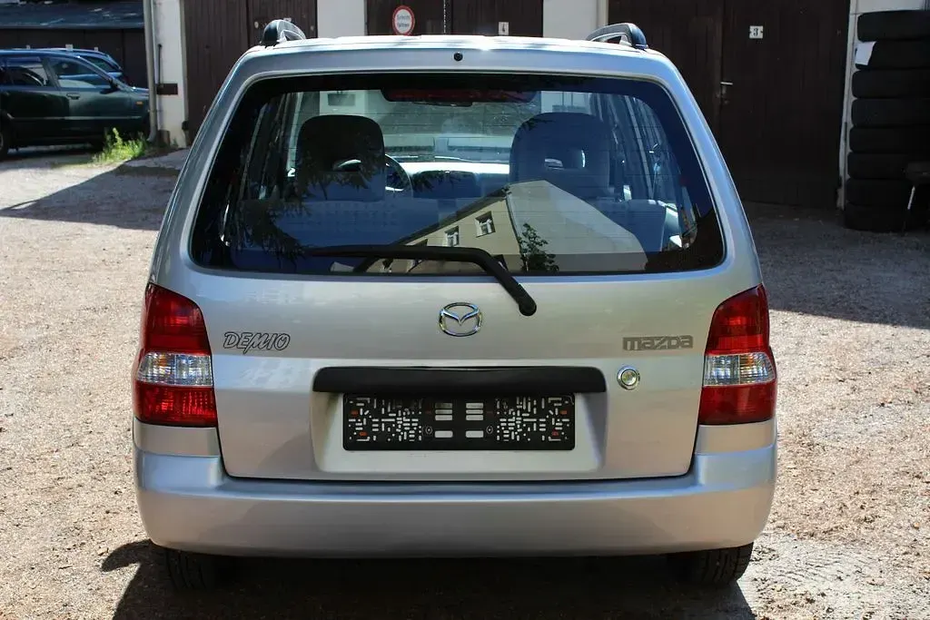 Gebraucht Mazda Demio Exclusive 75 PS (55 kW) 2000 Silber Kleinwagen