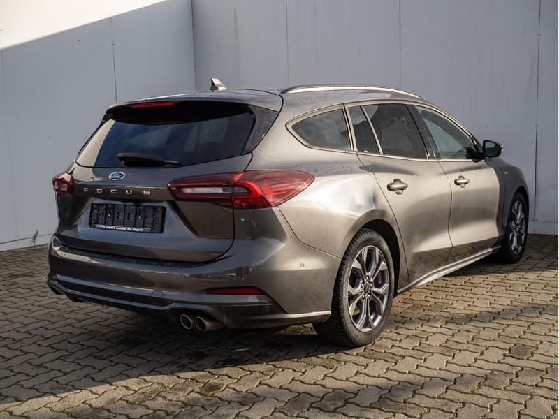Gebraucht Ford Focus ST-Line 116 PS (85 kW) 2023 Grau / magnetic grau (metallic) Kombi