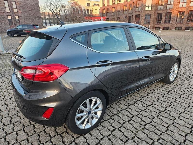 Gebraucht Ford Fiesta 125 PS (91 kW) 2019 Grau Limousine